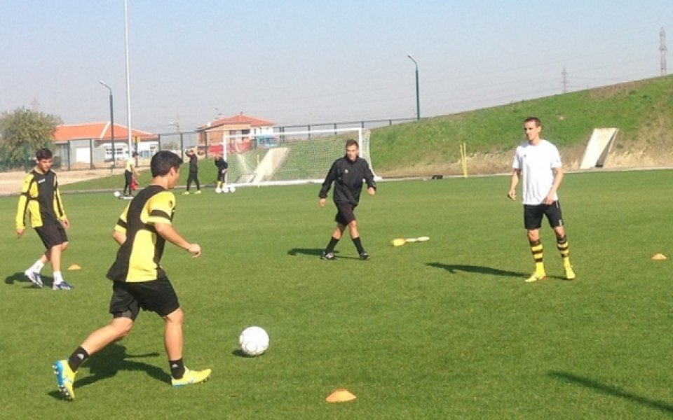 Веселин Минев тренира с юношите на Ботев