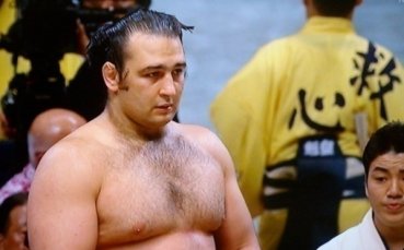 Котоошу спечели втората си схватка във Фукуока