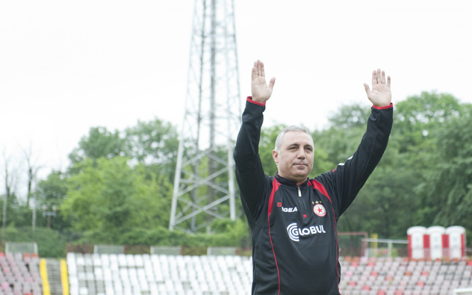 Стоичков и асове на ЦСКА и Левски наградиха талантите от програмата „Децата и футбола”