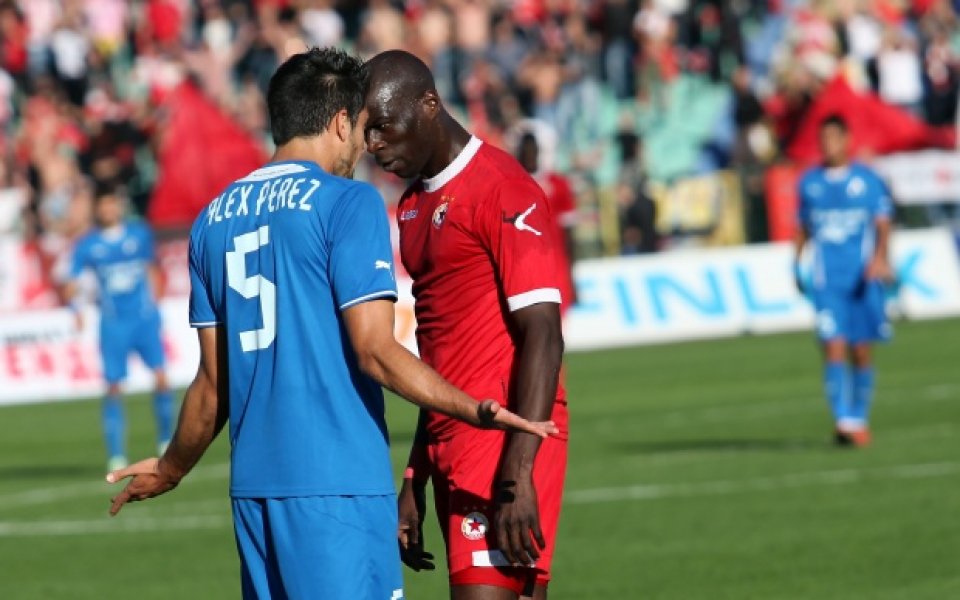 Над 200 журналисти са пожелали да отразяват вечното дерби