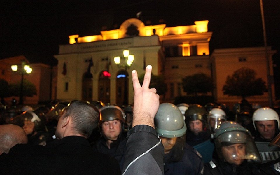 Феновете: Не спекулирайте с нас