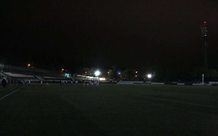 СНИМКИ: Пробем в осветлението за малко не прекрати квалификацията в Стара Загора