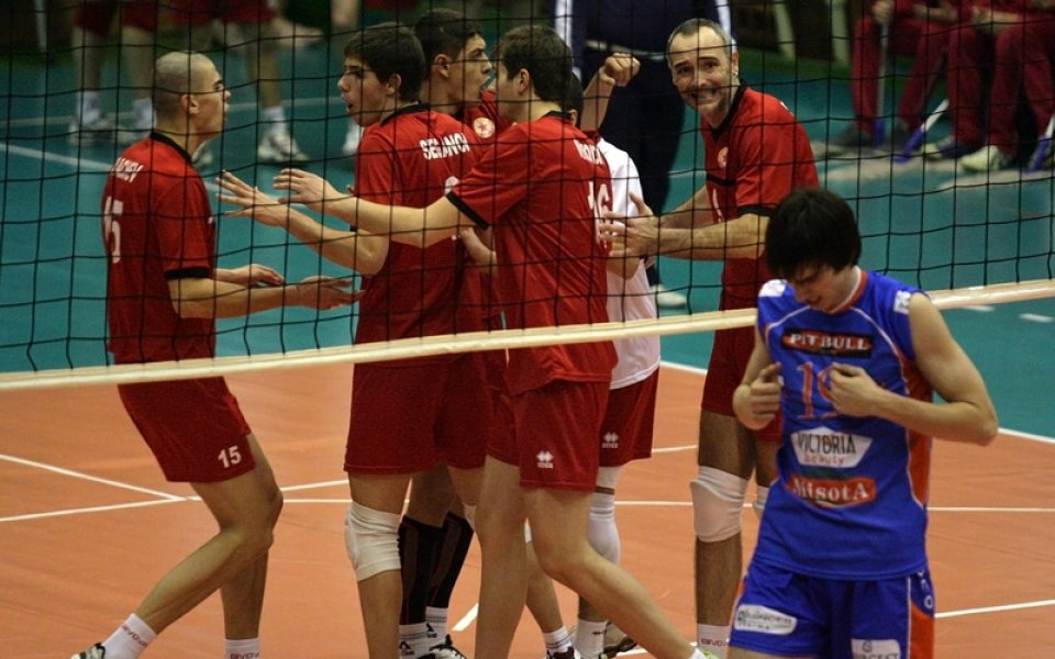 Волейболистите на ЦСКА с успех, кражбата не ги сломи