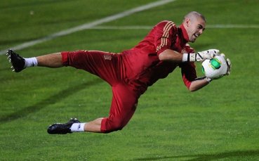 Фиорентина иска Виктор Валдес