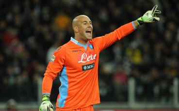 Барса потвърди за интерес към Рейна и Тер Стеген, чака решението на Валдес