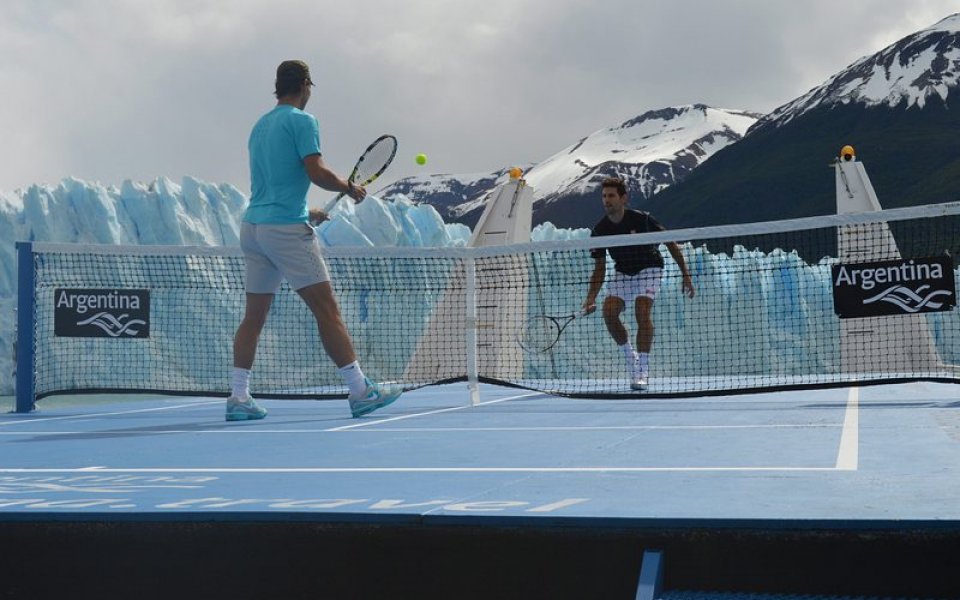 Надал и Джокович играха тенис на кораб в близост до ледник
