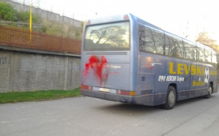 Наказаха ЦСКА с лишаване от домакинство, плашат „червените“ с отнемане на точки