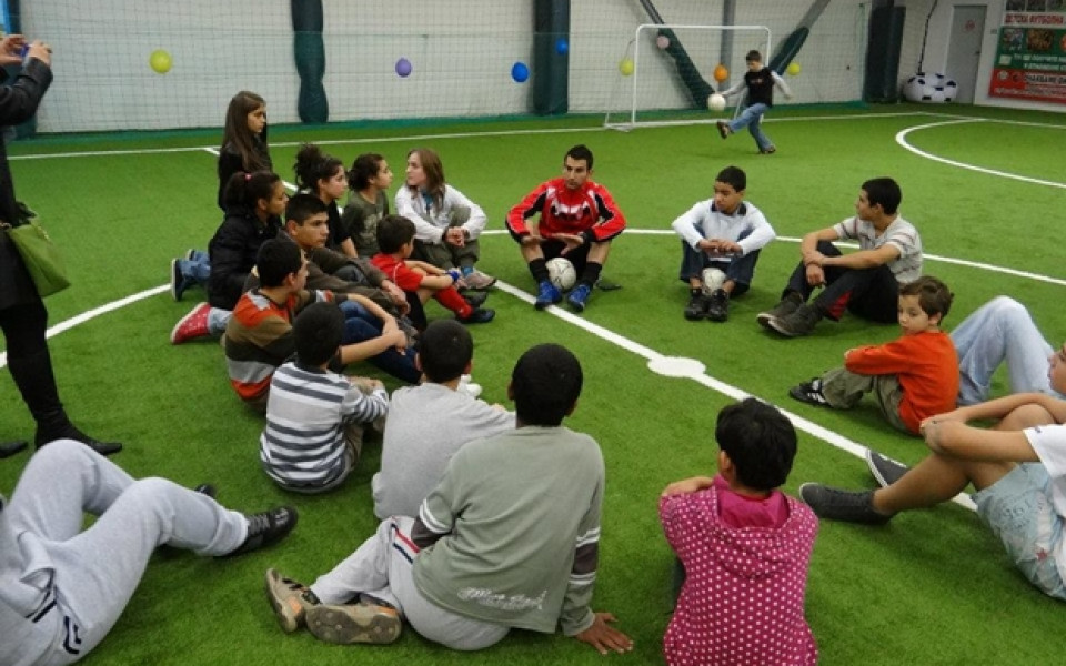 Детски футболен клуб в Бургас организира съвместни тренировки за деца без родители