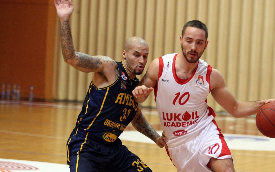 Рилски спортист се раздели с американски гард, заменя го със звездата на Ямбол