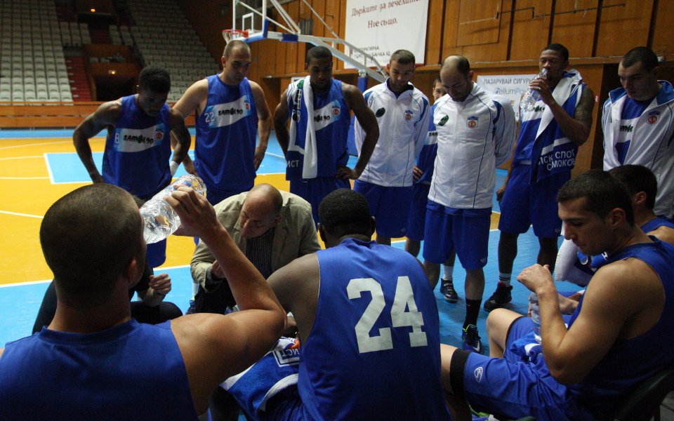 Ямбол и Рилски се захапаха здраво, гостите си тръгнаха с победата