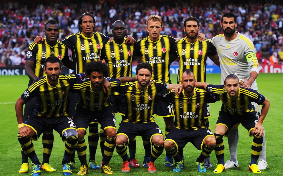 ВИДЕО: Фенербахче и Бешикташ си вкараха шест гола, дербито не мина без червени картони