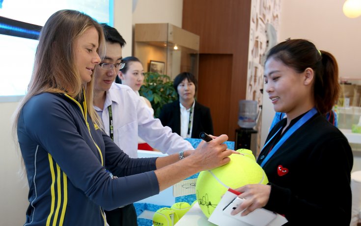 Хантукова взе треньор на Вожнячки