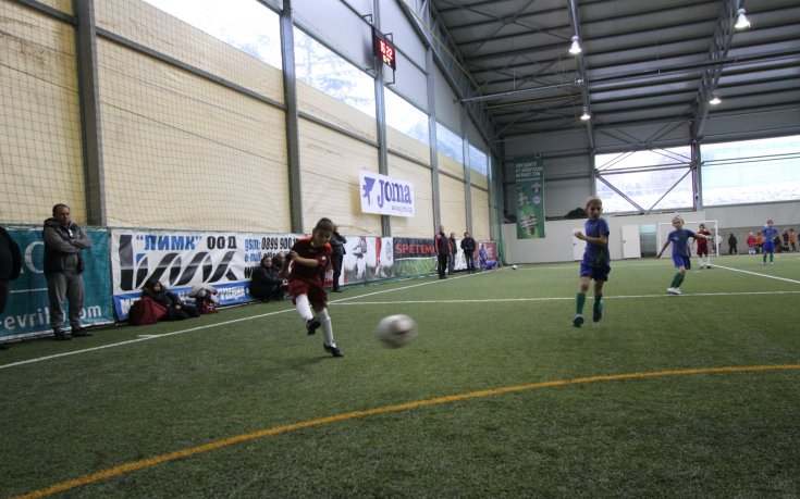 Бейби лигата събра Меси и Любо Пенев