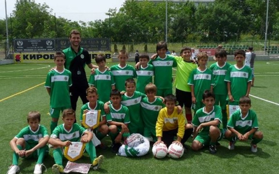 Нефтохимик търси треньори