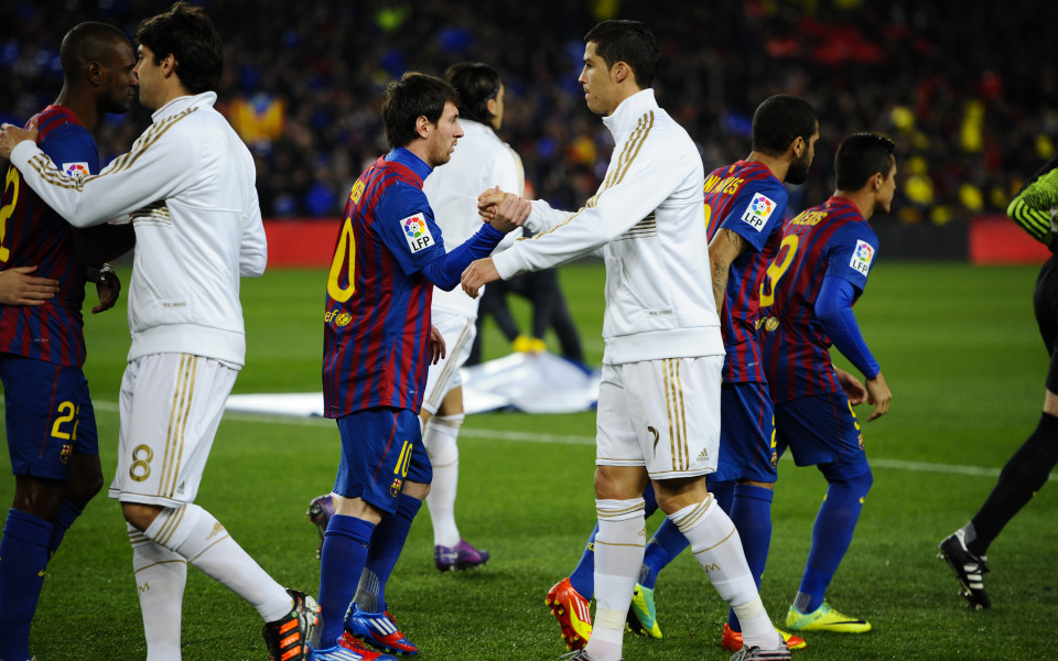 ВИДЕО: Меси и Роналдо заиграха в един отбор