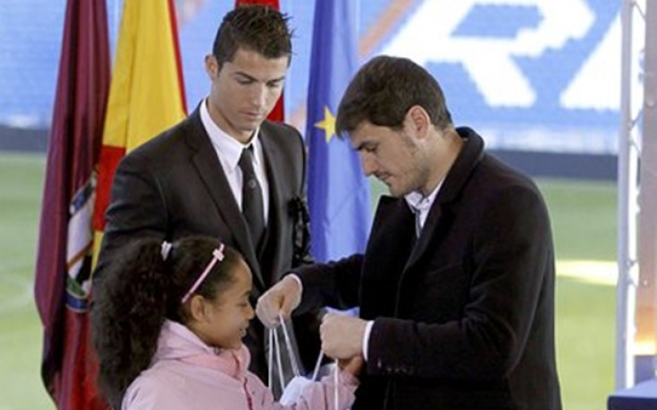 СНИМКИ: Реал не остави дете без подарък за Коледа