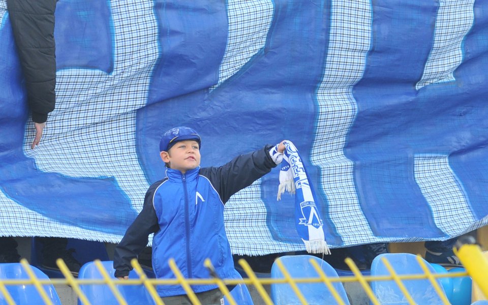 Феновете на Левски от Червен бряг с инициатива в помощ на клуба