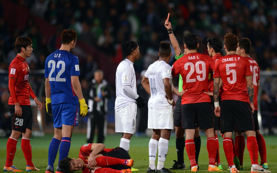 Роналдиньо с гол и червен картон за третото място на Атлетико Минейро