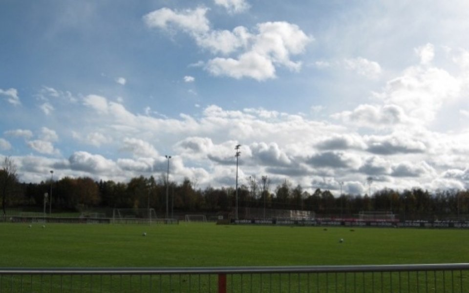 Изкуственото тренировъчно игрище на Берое с осветление от следващата година