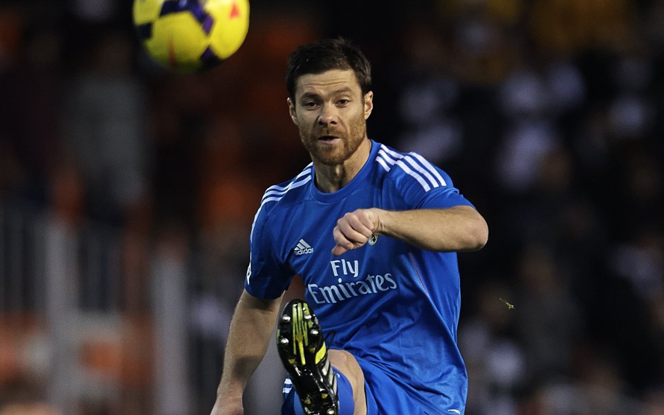 Чаби Алонсо с перфорирано тъпанче, няма да го спре от игра