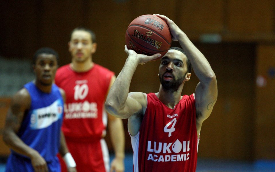 Гард на Лукойл смени шампиона със слабак в Израел