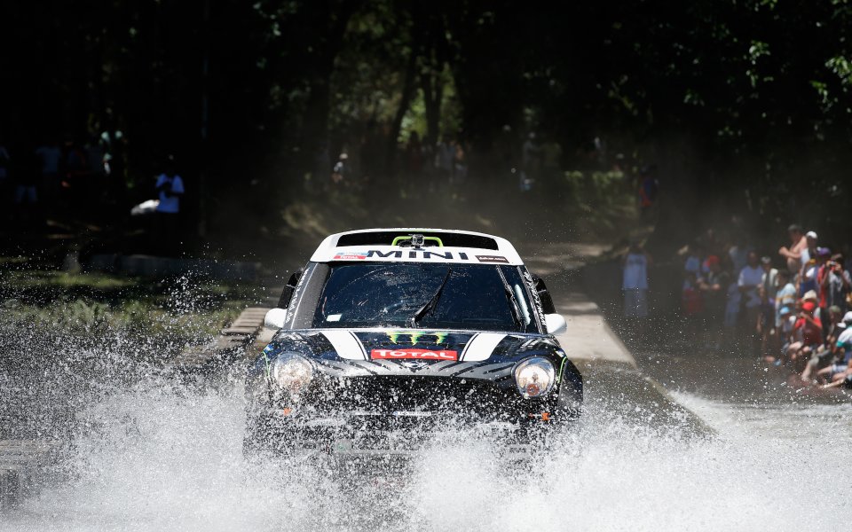 Петерханзел поведе на Рали Дакар