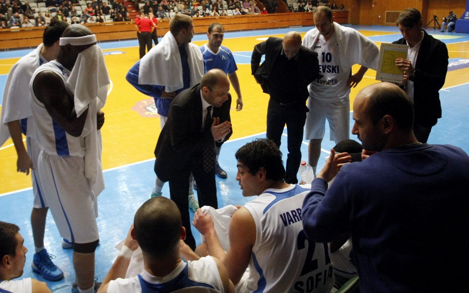 Левски надигра Рилски спортист в дербито на кръга