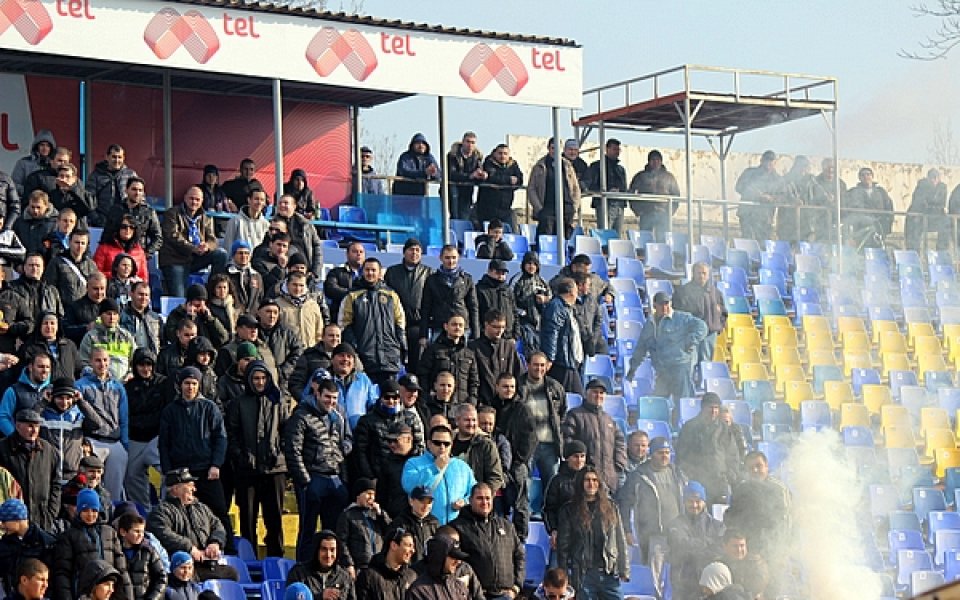 СНИМКИ: Левски започна със здрава подкрепа, Вутов обра аплодисментите