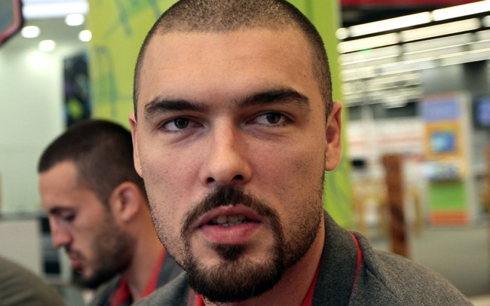 Евтимов спечели бг-дербито във Франция