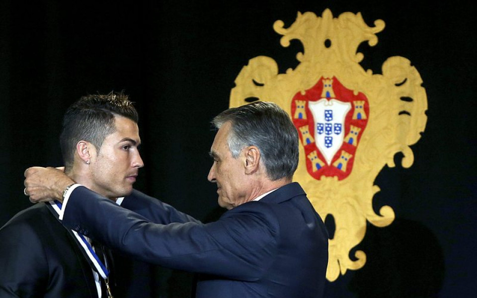 СНИМКИ: Роналдо бе отличен с една от най-високите държавни почести на Португалия