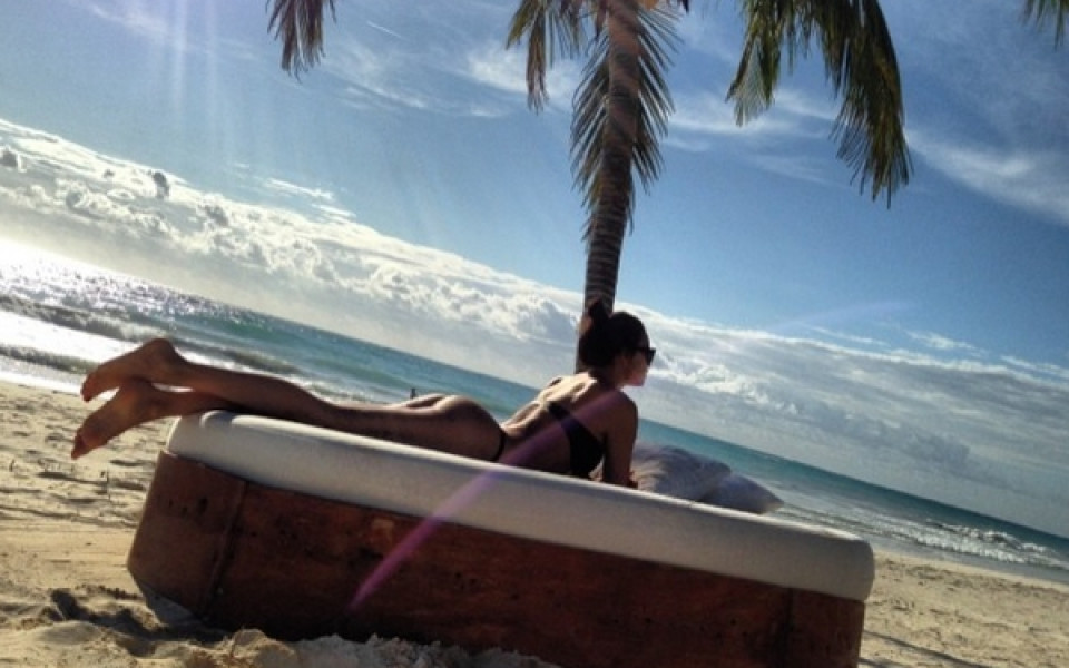 СНИМКИ: Ирина Шайк отпразнува рождения си ден без Роналдо, на плажа