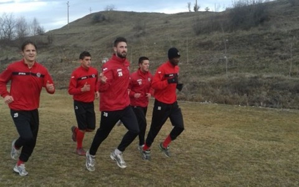 Локо Сф тренира в родното село на Александър Томов