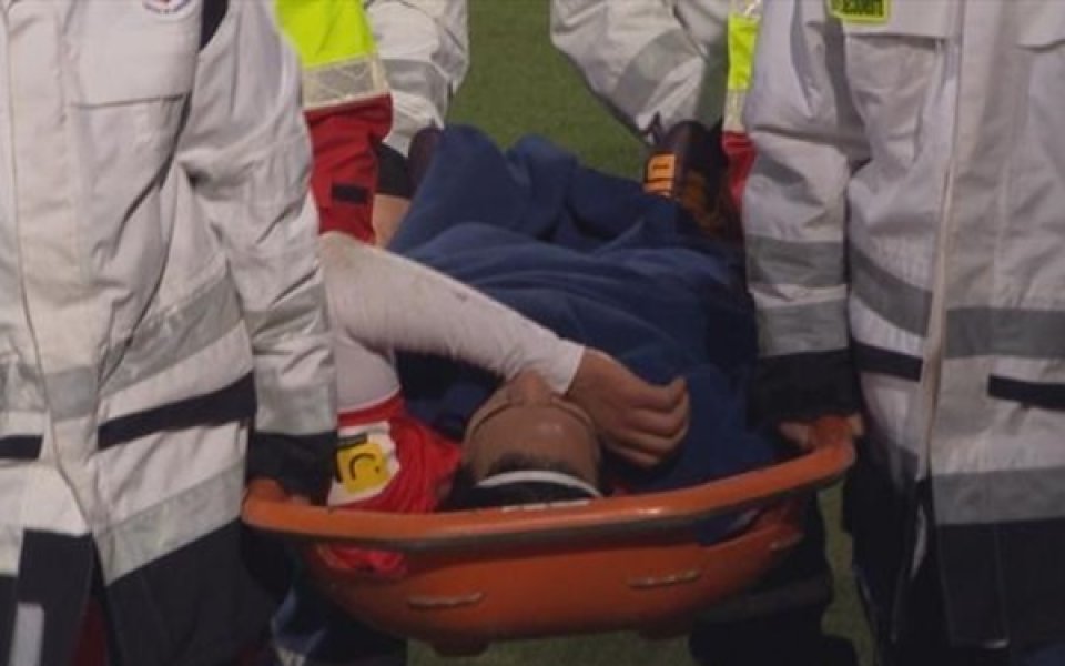 ВИДЕО: Фалкао с тежка травма в коляното, напусна контузен