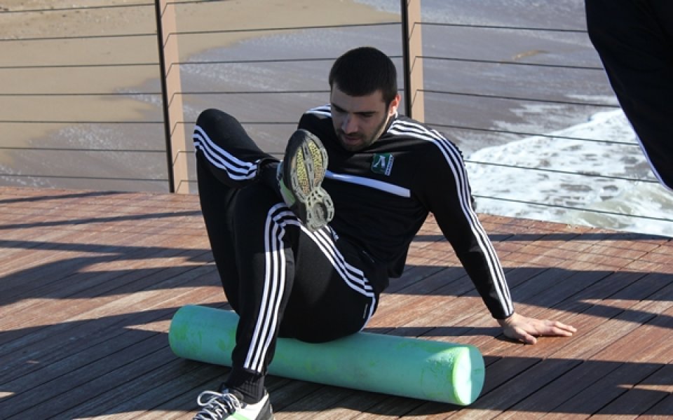 СНИМКИ: В Лудогорец – вратарите на плаж, останалите във фитнеса