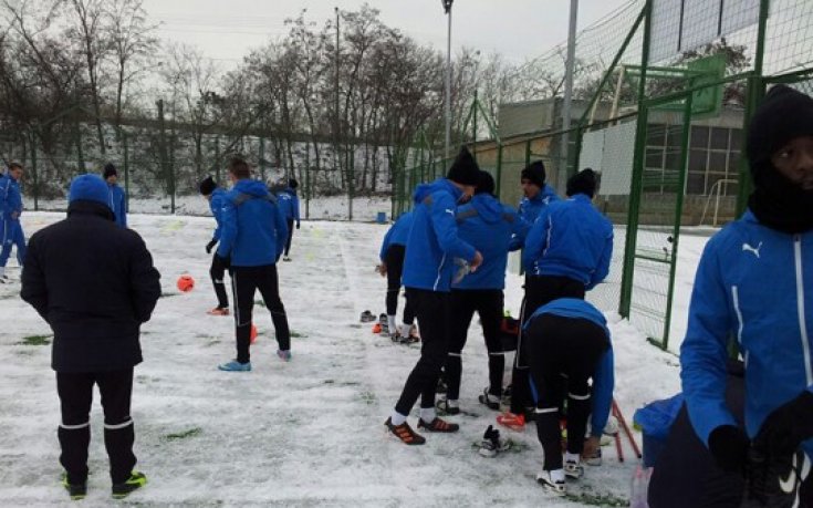 СНИМКИ: Левски тренира на изкуствена настилка в Черноморец