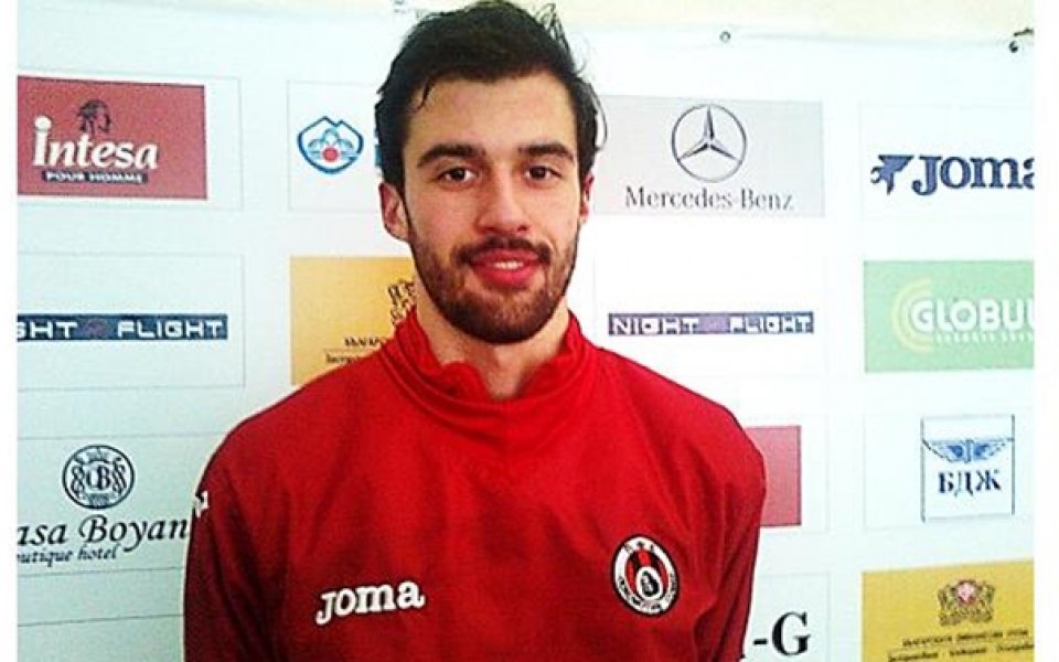 Локо Сф ще тества италиански нападател