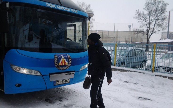 СНИМКИ: Левски се прибра в снежна София