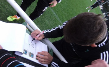 Футболистите на Лудогорец раздават автографи в Испания