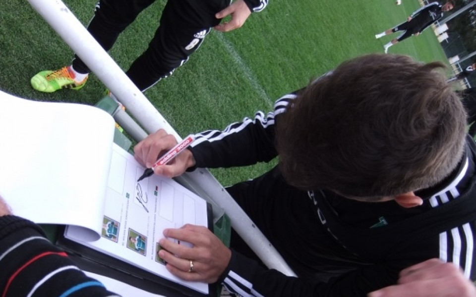 Футболистите на Лудогорец раздават автографи в Испания