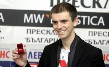 Влади Зографски с температура и главоболие на път за Сочи