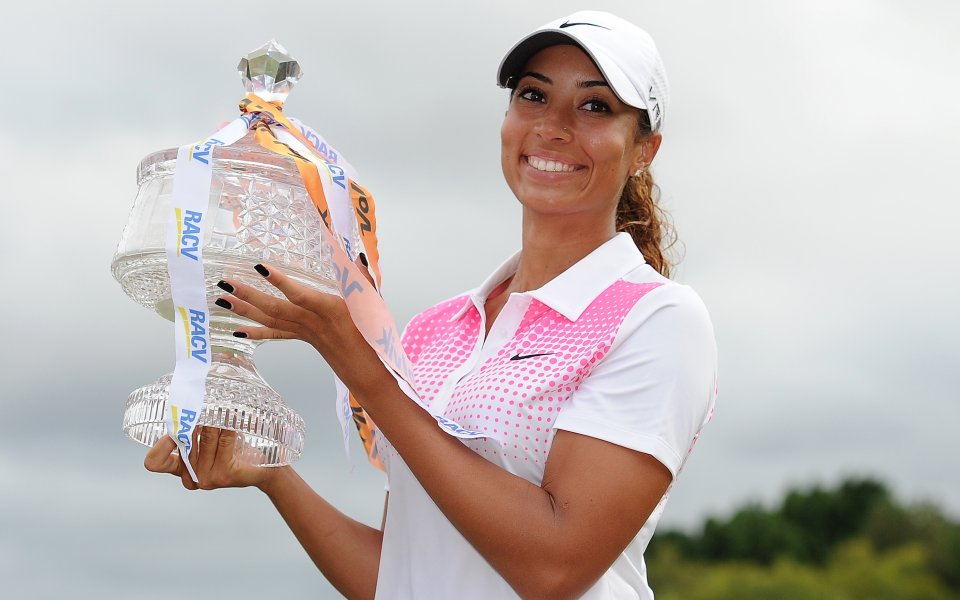 Крушата не пада по-далеч от дървото: Племенницата на Тайгър Уудс с първа титла