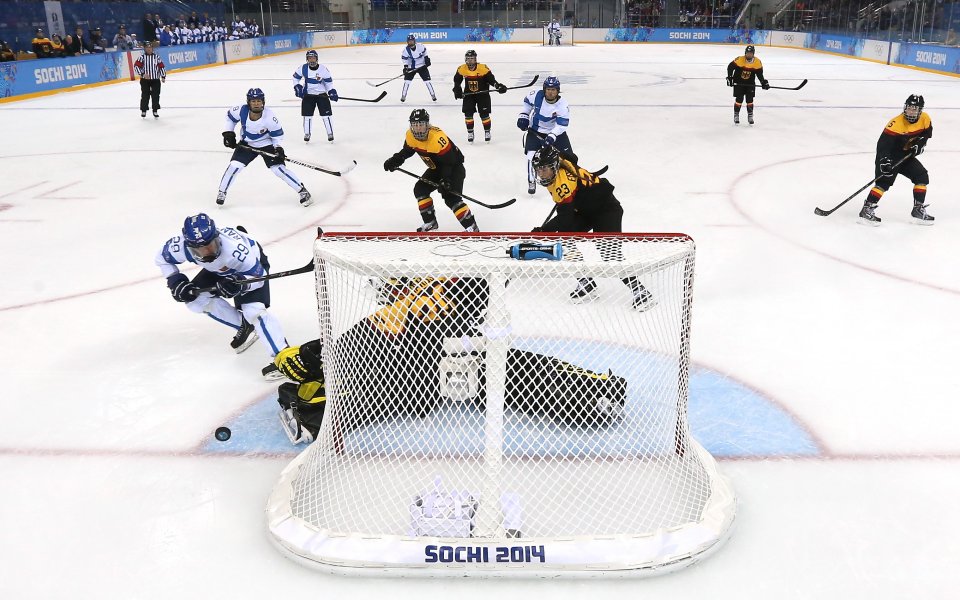 Хокеистките на Финландия ще играят в мача за 5-о място