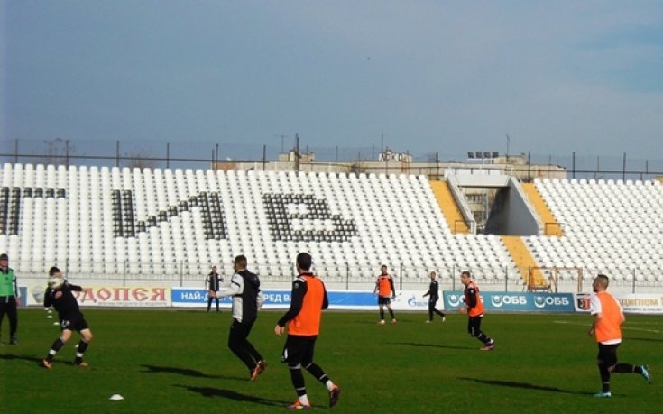 СНИМКИ: Четирима подписаха договори с Локо Пд, Намуши също остава