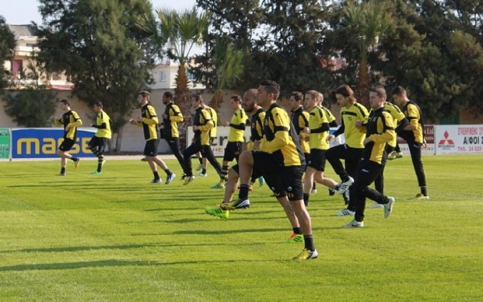 Ботев с две занимания и двустранна игра пред публика