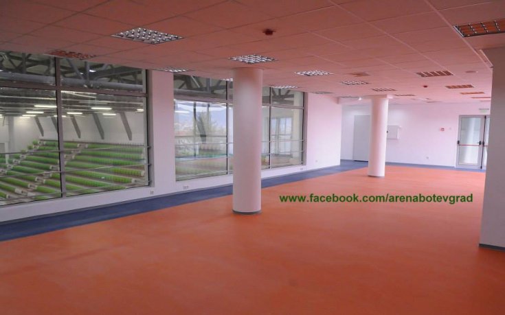 СНИМКИ: Залата в Ботевград вече е на финалната права