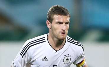 Льов повика четирима дебютанти за контролата с Чили