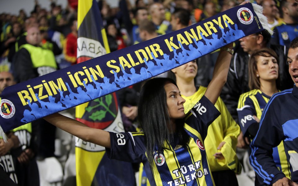 Дирк Каут покани жени и деца на стадиона