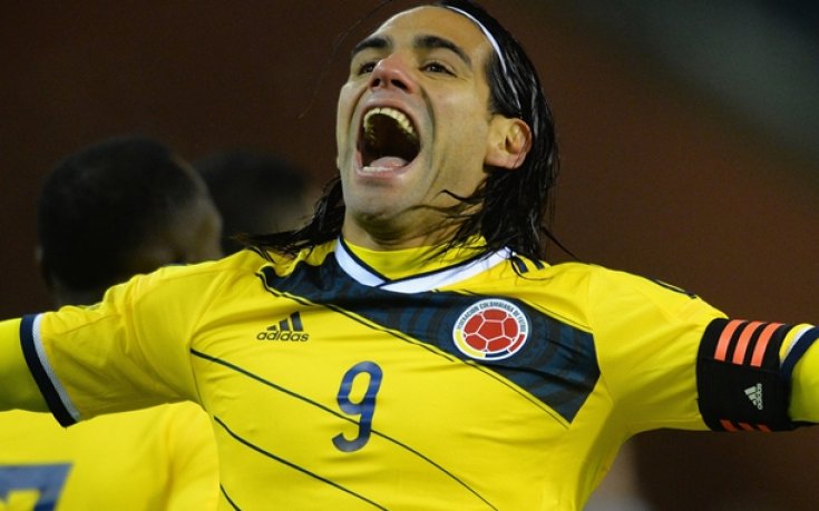 Професионалист! Фалкао се възстановява на плажа