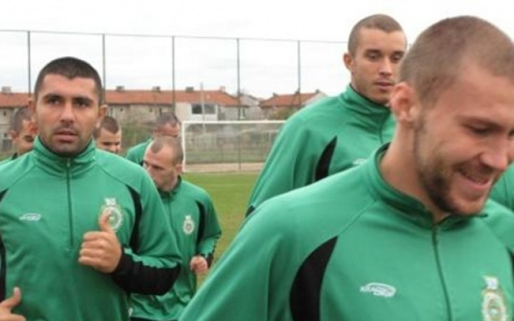 СТК прекрати договорите на двама футболисти с Нефтохимик