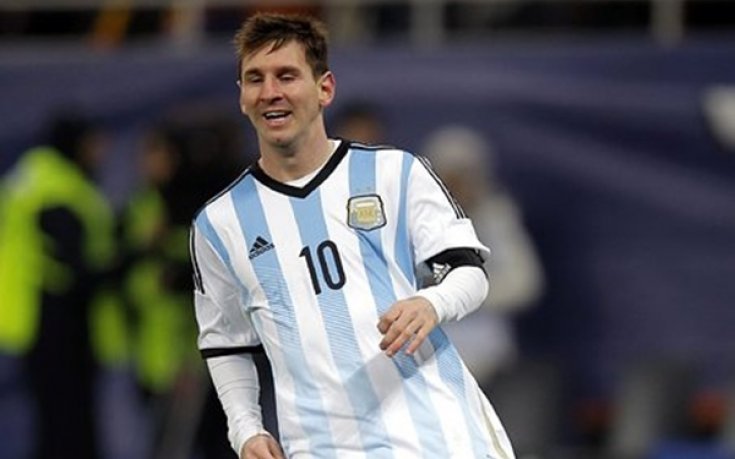 ВИДЕО: Меси пак повърна на терена